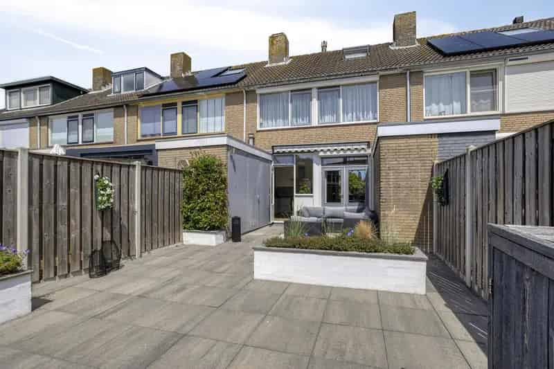 Ruime 4 Slaapkamers Tussenwoning Poortambacht