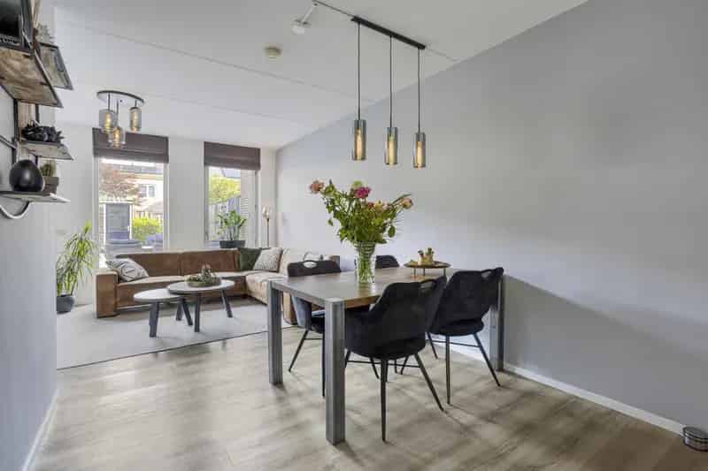 Ruime gezinswoning te koop in Heesch