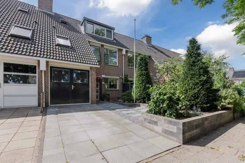 Huis te koop De Kwakel 5 slaapkamers grote tuin