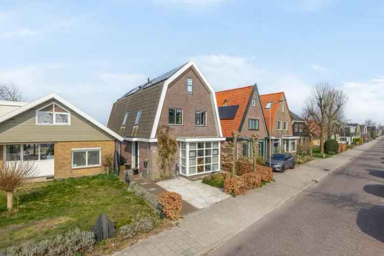 Huis te koop: Ruim vrijstaand huis met 5 slaapkamers en tuin aan het water