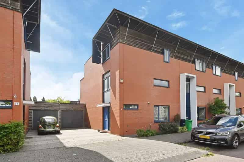 Hoekwoning Leidschenveen 162m2 4 slaapkamers 2 badkamers tuin garage
