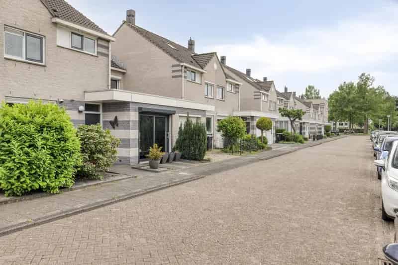 Moderne Geschakelde Woning Maaswijk Instapklaar 2022