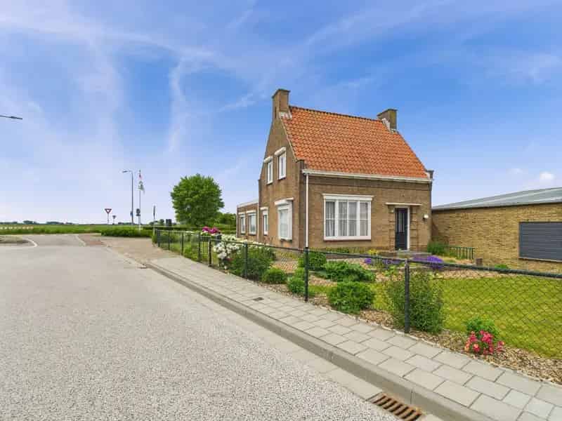 Bedrijfswoning Biervliet 102m² met Loods 210m²