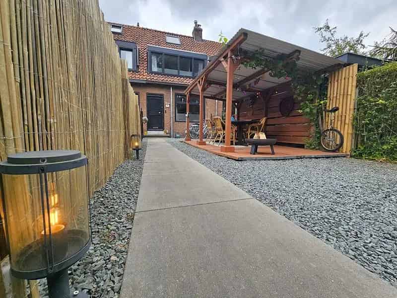 Gemeubileerde Familiewoning Rotterdam Overschie - Tuin Jacuzzi Oprit