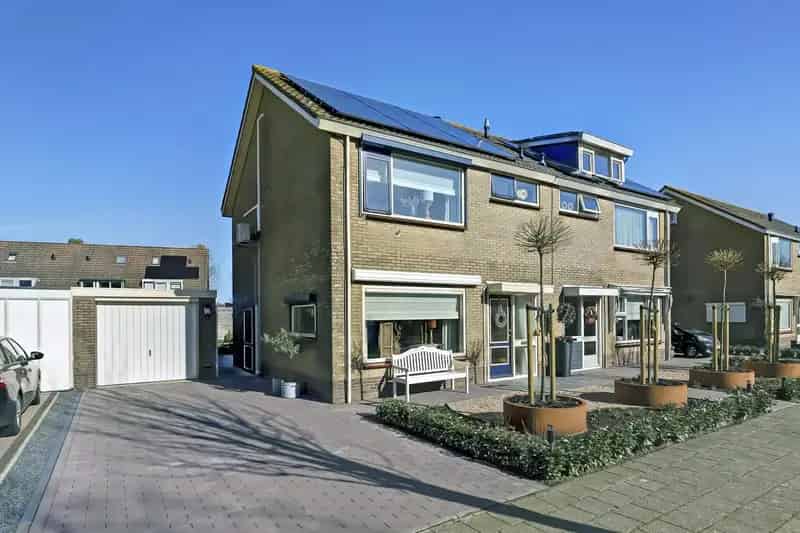 Tweekapper Nieuwerkerk 137m2 4 slaapkamers tuin garage zonnepanelen