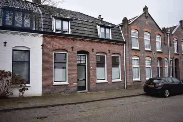 Herenhuis Eindhoven: Gemoderniseerd met Ruime Tuin