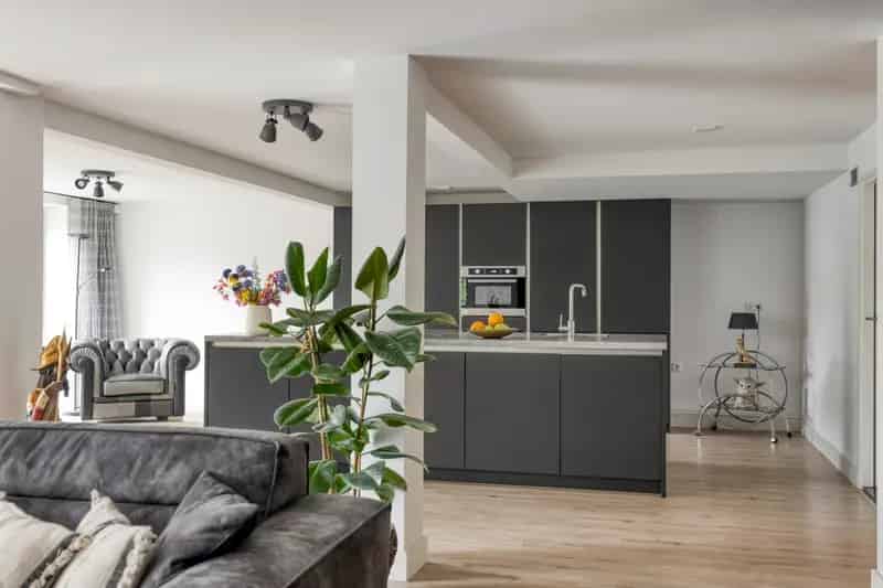 Luxe gelijkvloers appartement 185m2 Zevenbergen tuin garage