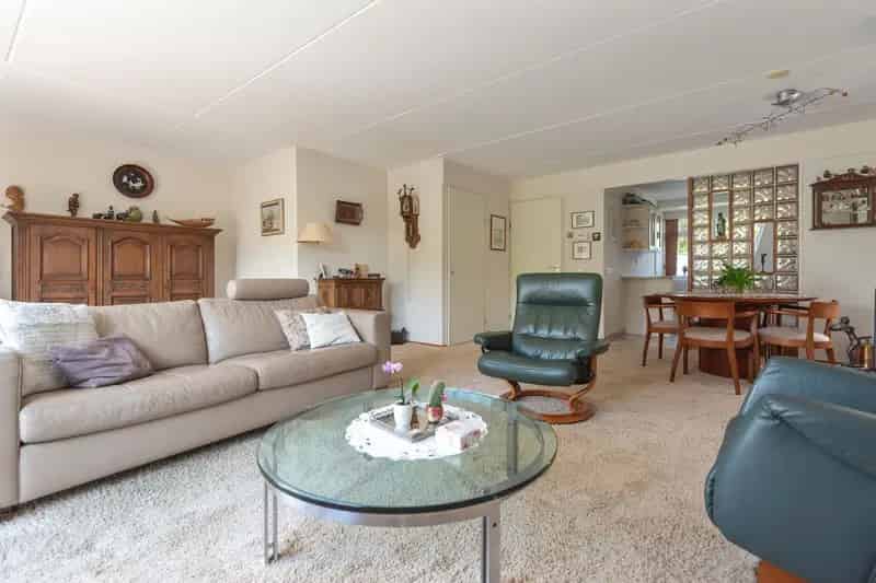 Semi-bungalow te koop:  Gelijkvloers wonen, ruime tuin, vrij uitzicht