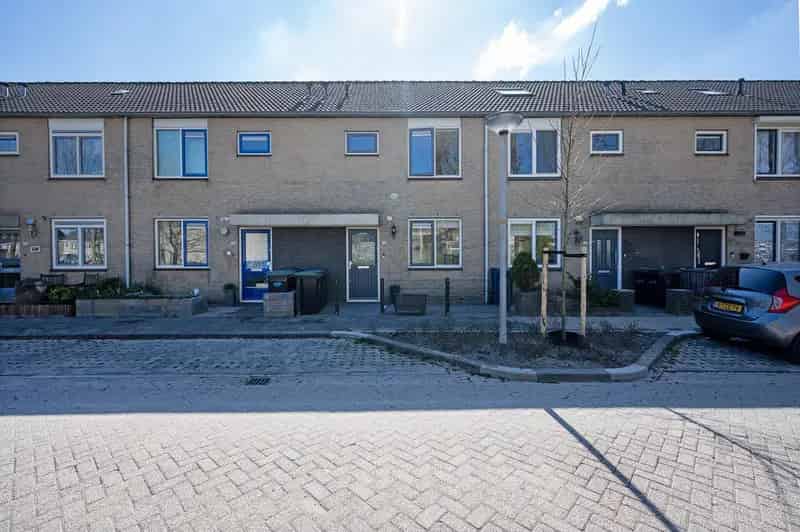 Ruime 5 Kamer Eengezinswoning Almere Muziekwijk Nabij NS Station