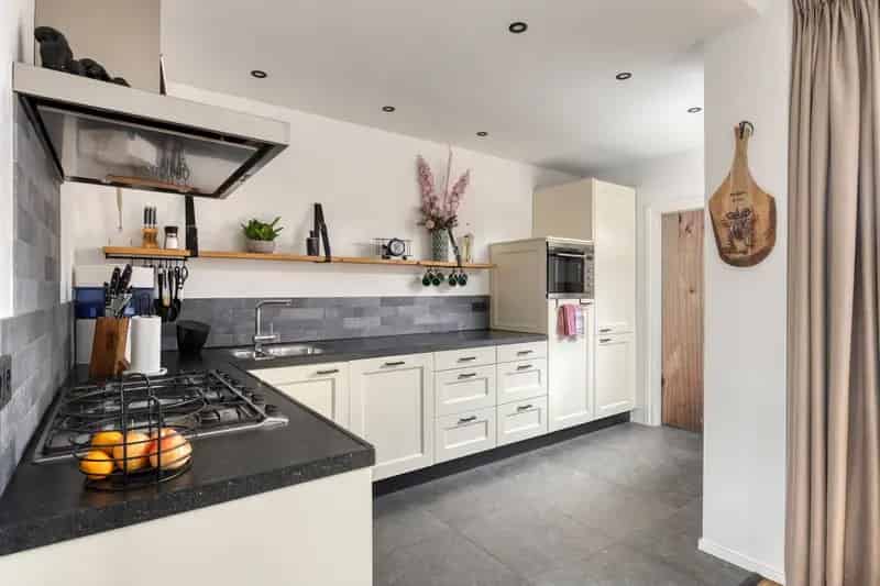 Huis te koop Ewijk Ruime Tussenwoning Tuin Airco Vloerverwarming