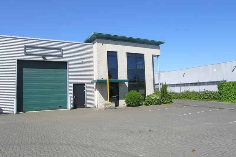 Bedrijfshal te huur Tiel 220m² Kantoor 72m²
