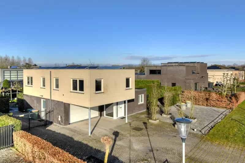 Luxe Villa te Koop Asterd Breda Ruime Tuin Zwembad