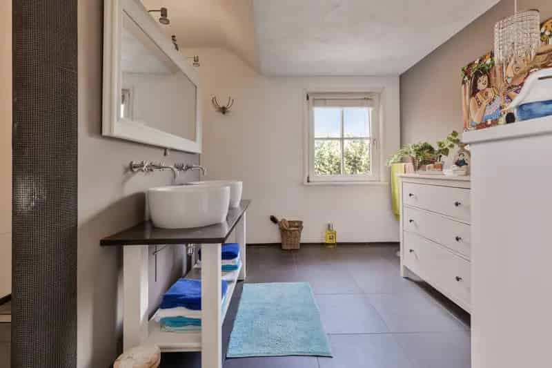 Ruime gezinswoning met garage en tuin in Aartswoud