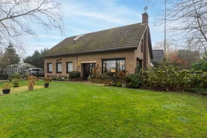 Vrijstaande woning Heesbeen 6 slaapkamers grote tuin