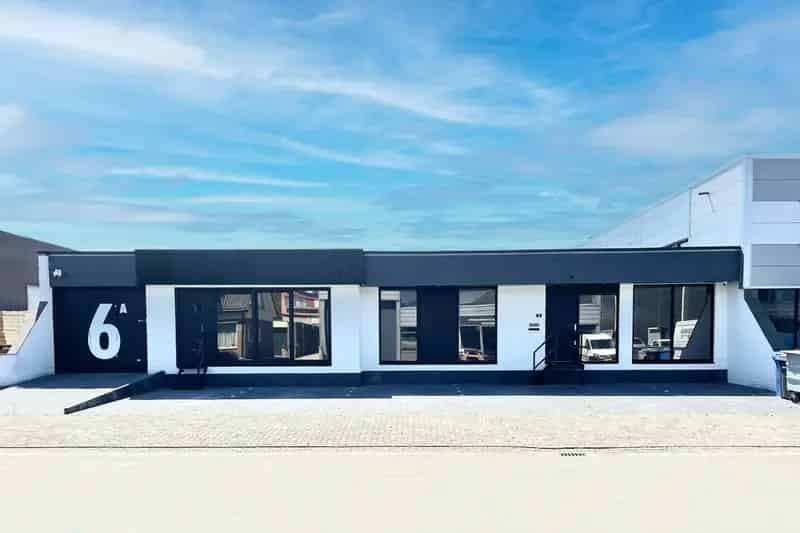 Half Vrijstaande Bungalow Woerden: 6 slaapkamers, Kantoor, Bedrijfsruimte