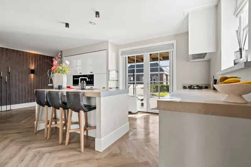 Huis te koop Lunteren: Luxe villa met weiland en aanlegplaats