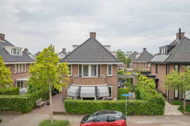 Villa te huur Sassenheim 4 slaapkamers ruime tuin 18 zonnepanelen