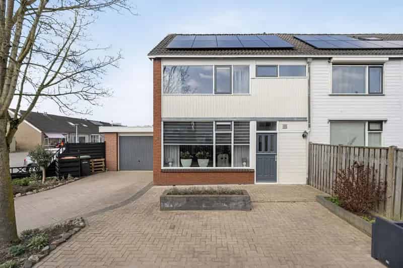 Ruime Hoekwoning Vroomshoop 3 slaapkamers Garage Zonnepanelen