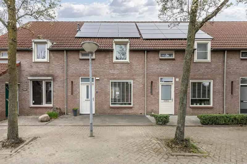 Tussenwoning Best 4 slaapkamers moderne keuken diepe tuin
