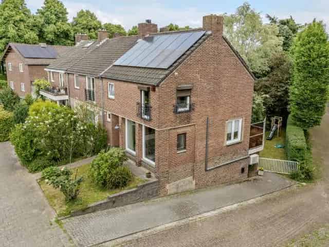 Halfvrijstaande woning Maastricht Scharn 4 slaapkamers ruim souterrain