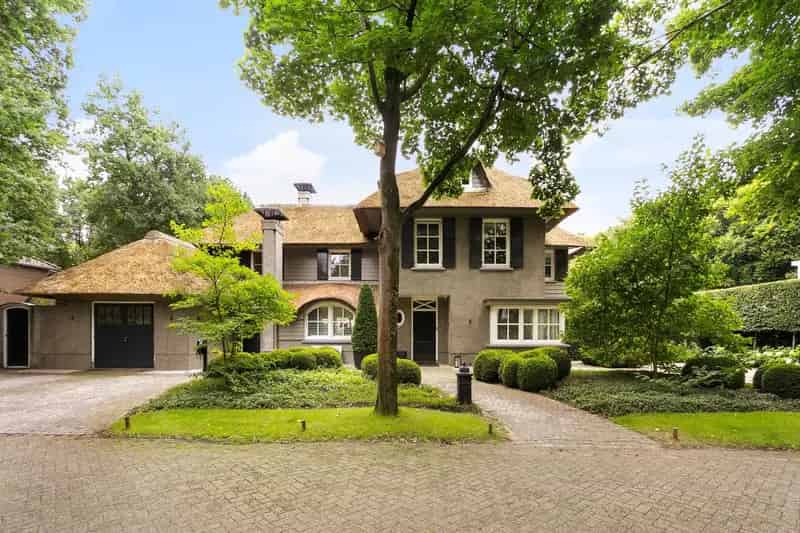 Luxe Villa te Koop Rosmalen 6 slaapkamers Zwembad Grote Tuin