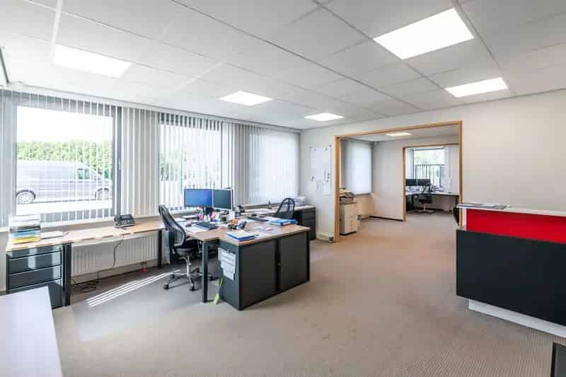 Bedrijfshal te huur Nieuwendijk 411m2 Kantoor 227m2