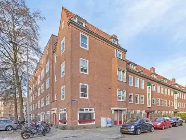 Amsterdam Stadionbuurt: Gerenoveerde Benedenwoning Jaren 30