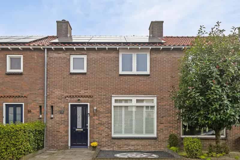 Tussenwoning Veldhoven: 2 slaapkamers, moderne keuken, 9 zonnepanelen