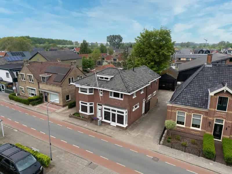 Jaren 30 woning Lutjebroek  209m2 Aan het water