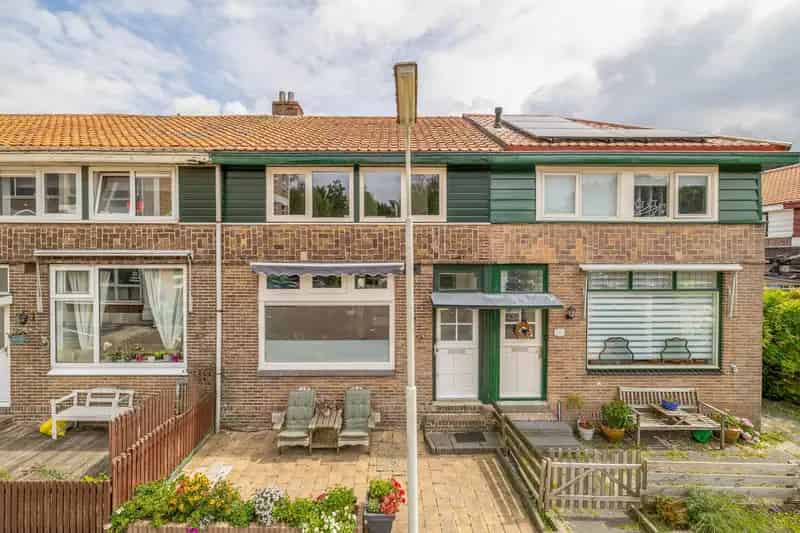 Huis te koop: Fröbelstraat 13 1521 DD Wormerveer | Funda