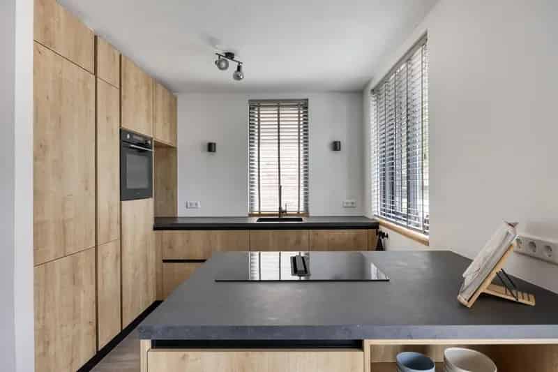 Vrijstaande woning met ruime tuin en 4-5 slaapkamers