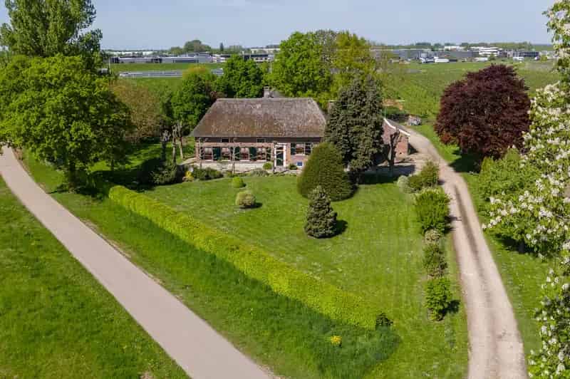 Woonboerderij Meteren: Uniek Buitenleven met Schuren