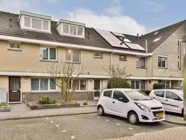Ruime gezinswoning Westwijk 4 slaapkamers 2 badkamers
