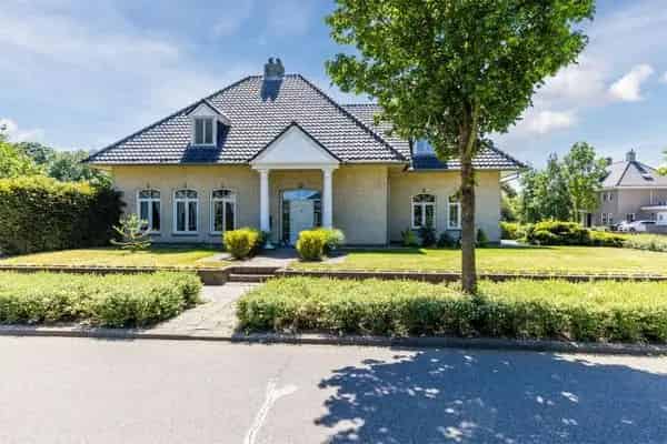 Landelijke Villa Maasbracht 241m2 4 slaapkamers Volledig Duurzaam