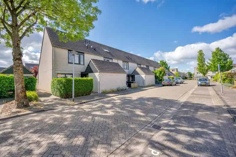 Hoekwoning Almere Buiten 4 slaapkamers zonnige tuin