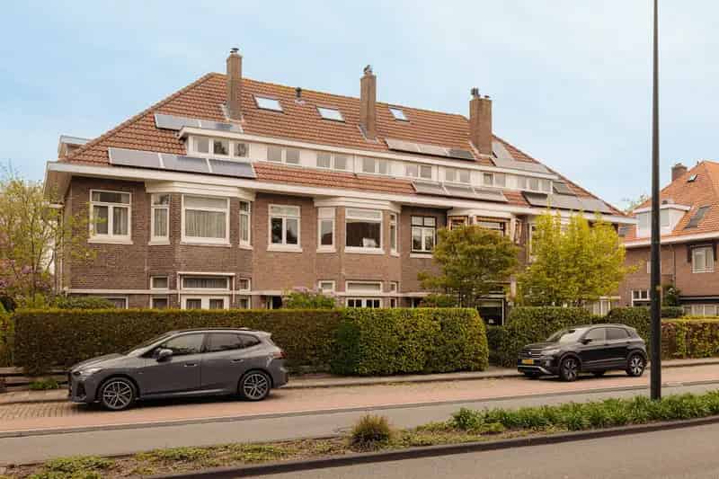 Herenhuis Wassenaar 6 slaapkamers 4 badkamers grote tuin