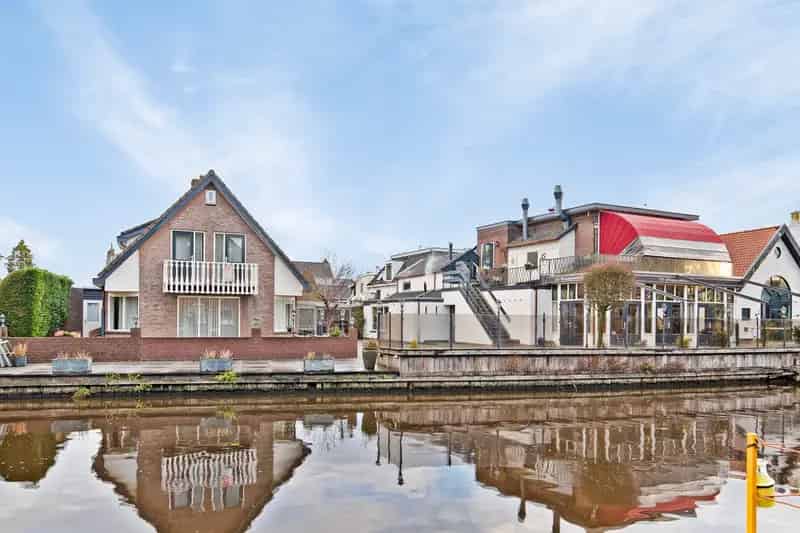 Horecaruimte met woning te koop aan de Oude Rijn