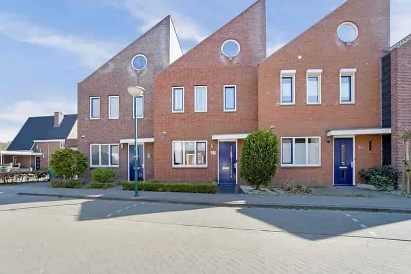 Biesveld 18 Bergeijk: Instapklare Tussenwoning 112m²