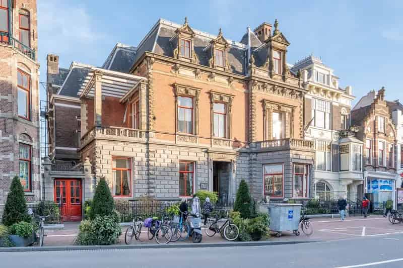 Huis te Koop Leiden: Sfeervolle Hofjeswoning nabij Centraal Station