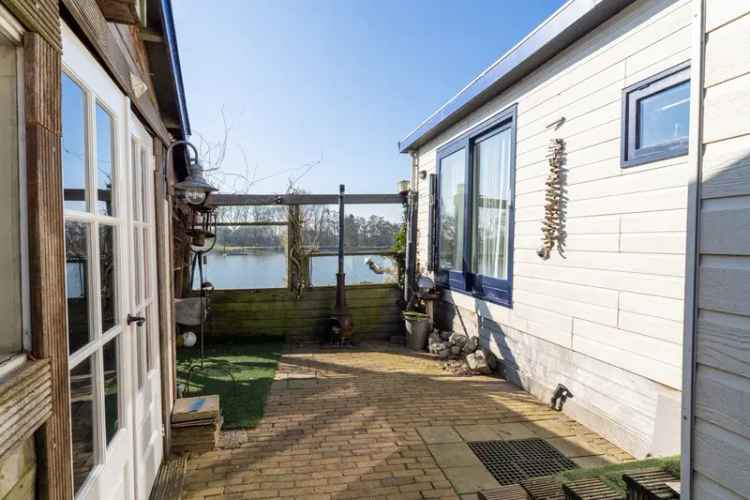 Recreatiewoning aan het water met aanlegsteiger tot 20 meter
