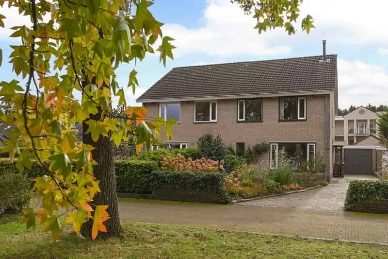 Huis te koop Huizen - 4 slaapkamers, grote garage, tuin op het zuiden