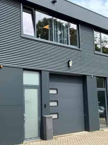 Bedrijfshal Kantoor 120m2 Sassenheim Laadpaal Airco