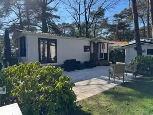 Chalet te koop Bospark Bilthoven: 2 slaapkamers, tuin, zwembad