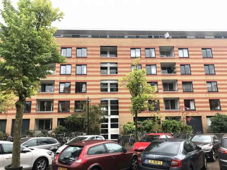 Ruim 3-kamer appartement nabij Centraal Station