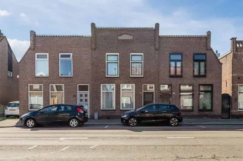 Huis 1914 Beverwijk: Diepe Tuin Garage Parkeerplaats 3 slaapkamers