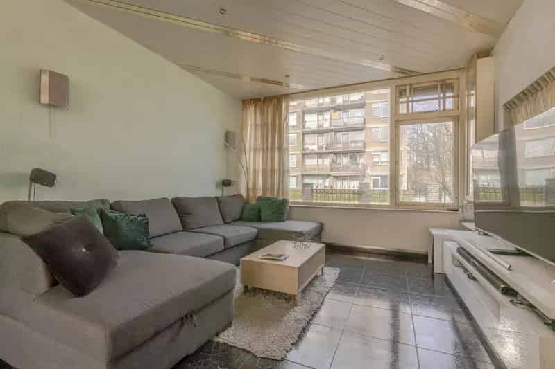 Hoekwoning te koop IJsselmonde 4 slaapkamers garage tuin