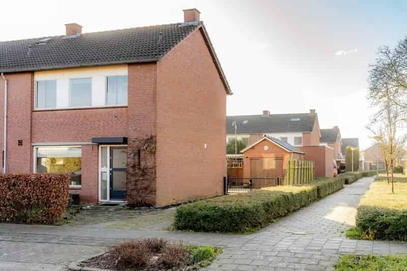 Huis te koop Rossum 3 slaapkamers diepe tuin kluswoning