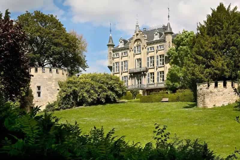 Kasteel Gronsveld te koop nabij Maastricht