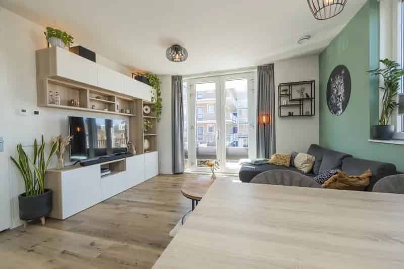 Te koop Appartement Zoeterwoude: Licht 2-kamer appartement met balkon
