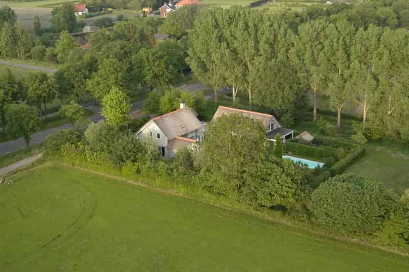 Luxe Landhuis te Koop Heeswijk-Dinther Ruime Tuin Zwembad
